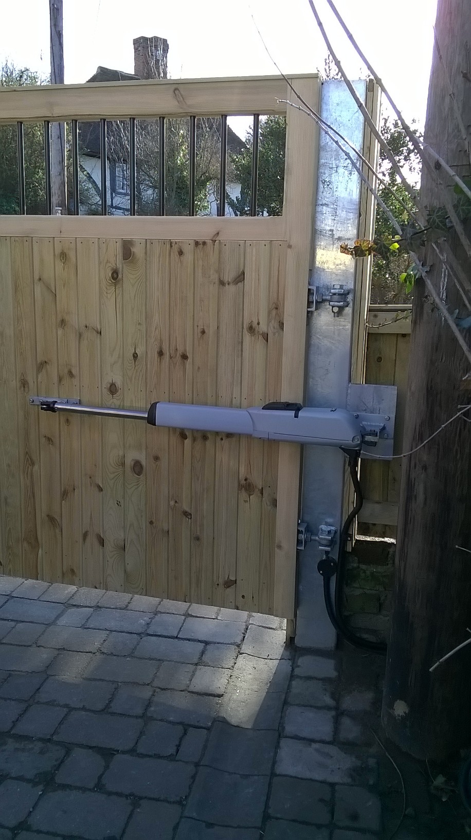 ram arm automation for the metal inner framed gates